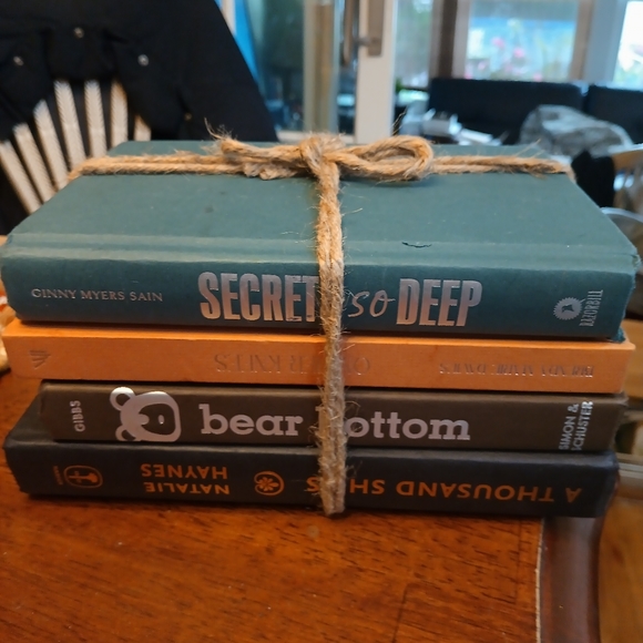 Bundle of books - Picture 2 of 10